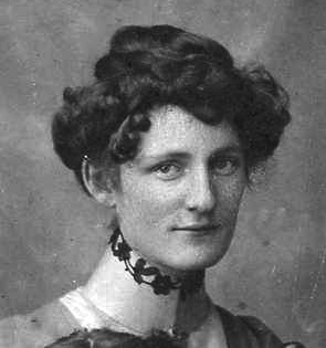 Photo of photos/Annie McLennan 1876-1966 Canada portrait